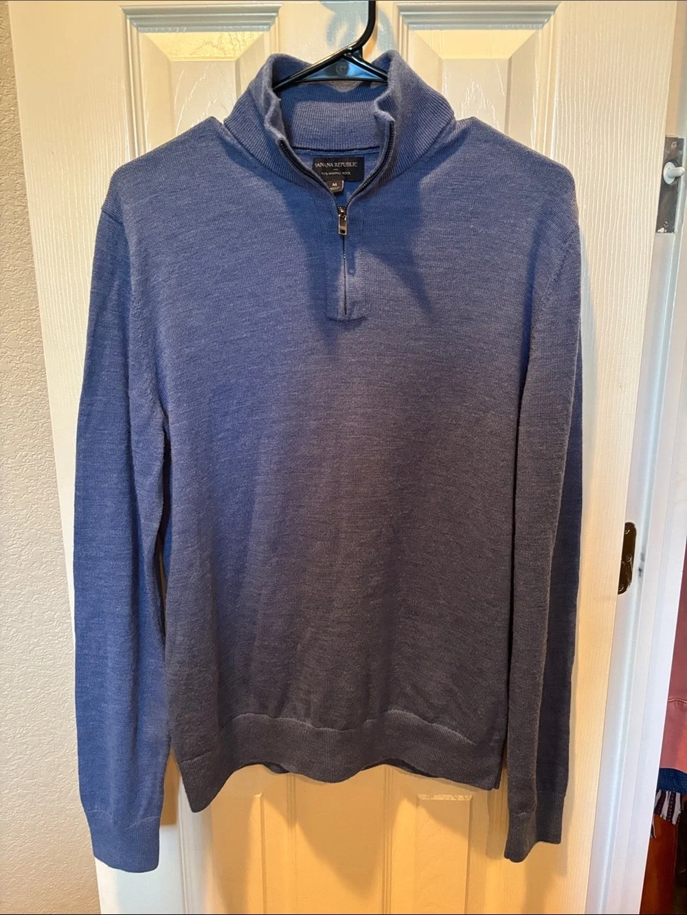 Banana Republic Men’s 100% Merino Wool Quarter-Zip Sweater size Medium